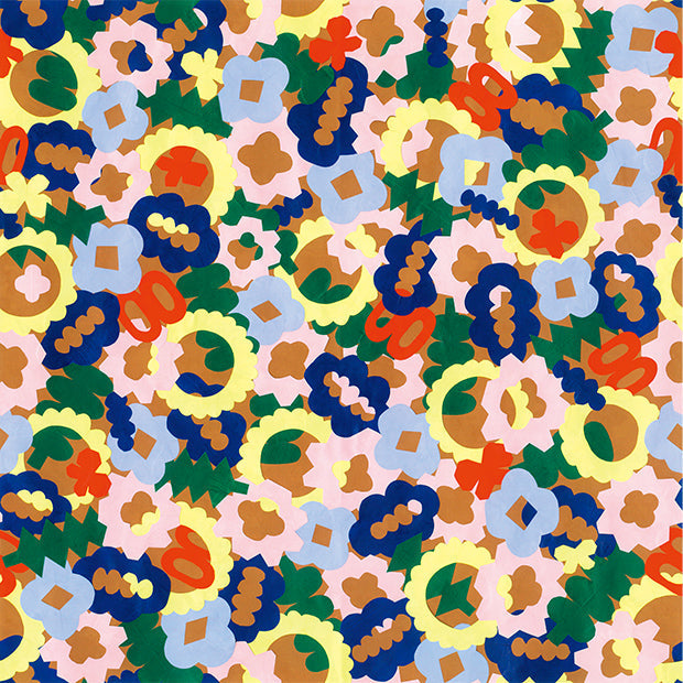 内装は、「ミナ ペルホネン」オリジナルの絵柄