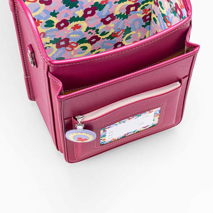 ファスナーは、本体と同系色