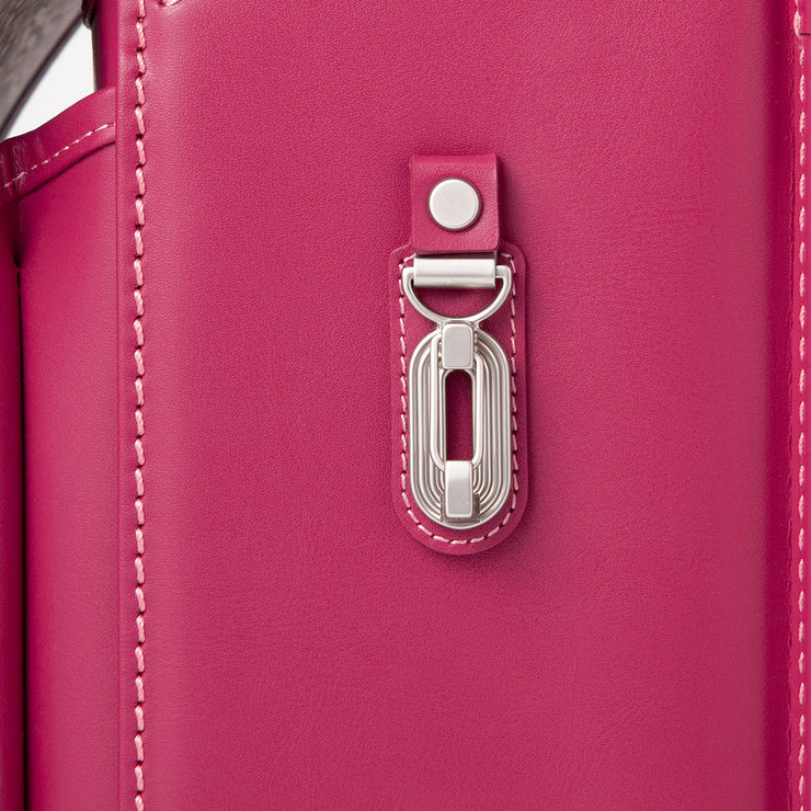 波紋のような円をあしらったオリジナルの金具