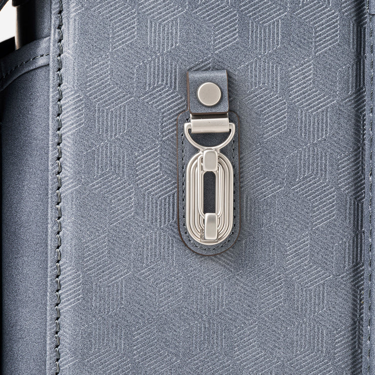 波紋のような円を重ねたオリジナルの金具