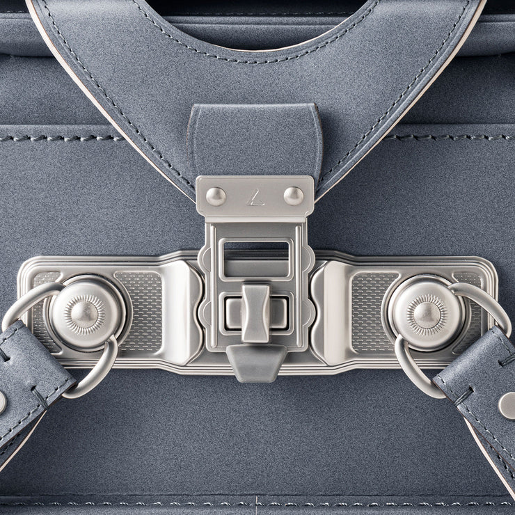 シンプルな構造で壊れにくい手動のマグネット錠