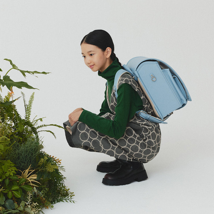 日常にそっと溶け込む、洗練された色