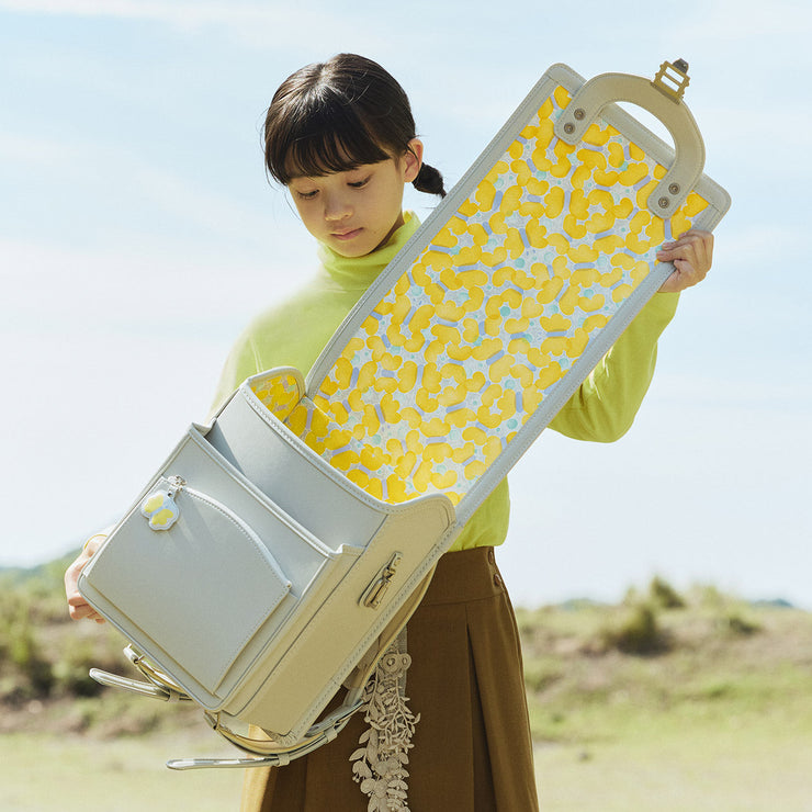 日常にそっと溶け込む、洗練された色