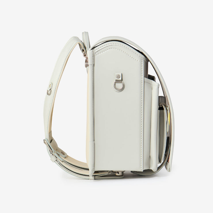 リフレクターなどを装着できるDカン付き