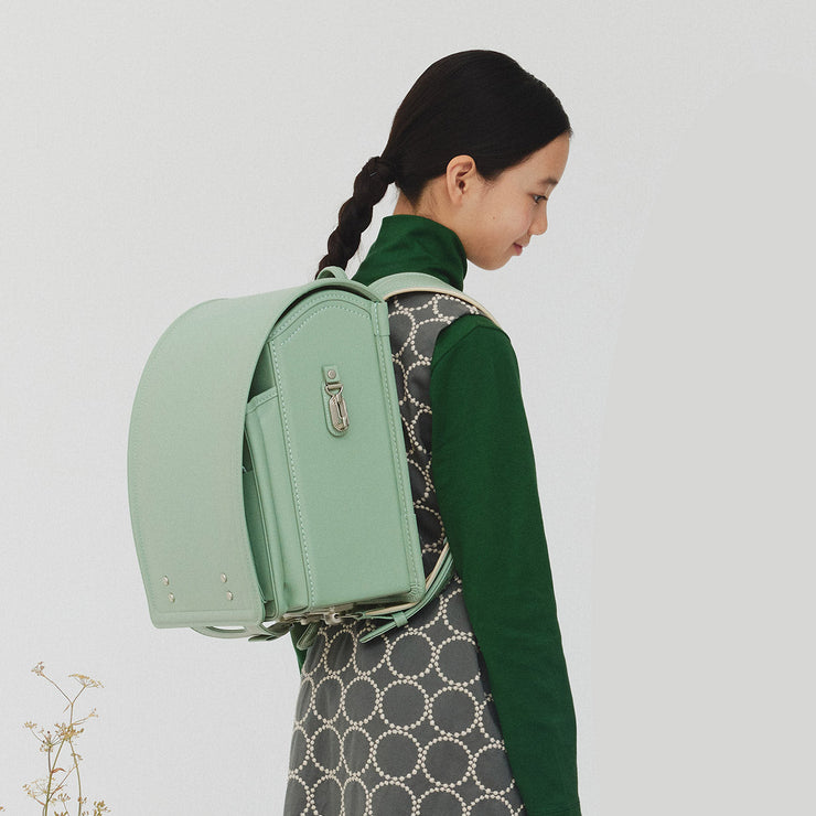 日常にそっと溶け込む、洗練された色