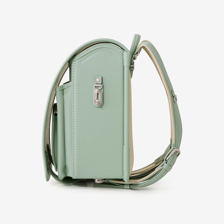 巾着などをかけられるナスカン付き