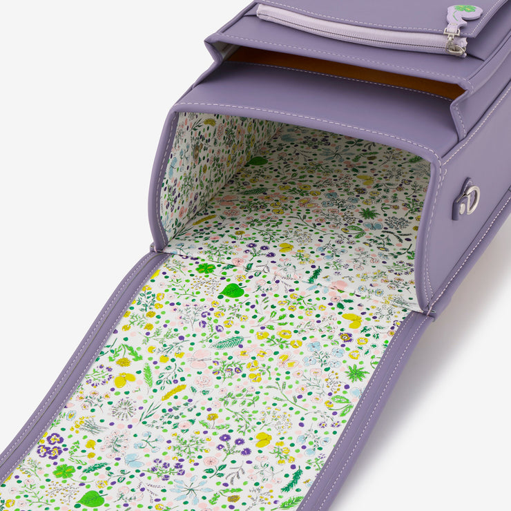 内装は、ミナ ペルホネン描き下ろしの絵柄