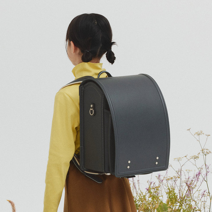 日常にそっと溶け込む、洗練された色