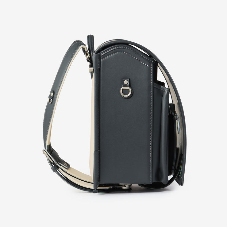 リフレクターなどを装着できるDカン付き