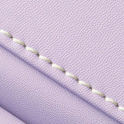 ステッチの色は、本体色を引き立てるクリーム